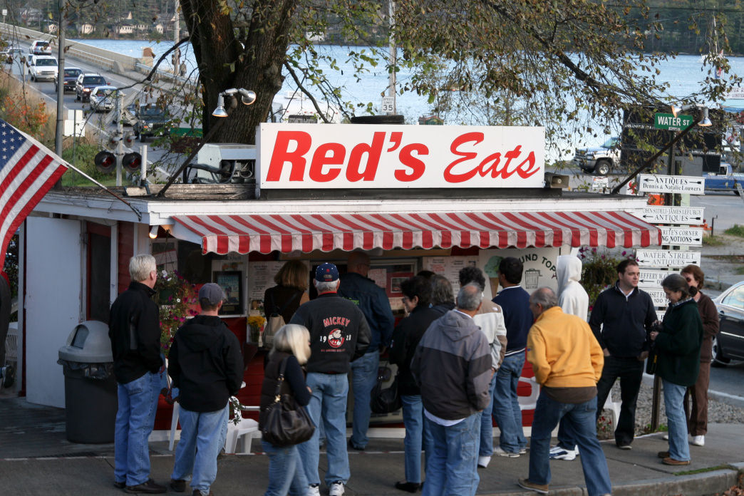 Don’t miss out on a stop at Red’s Eats, famous for its delicious lobster rolls.